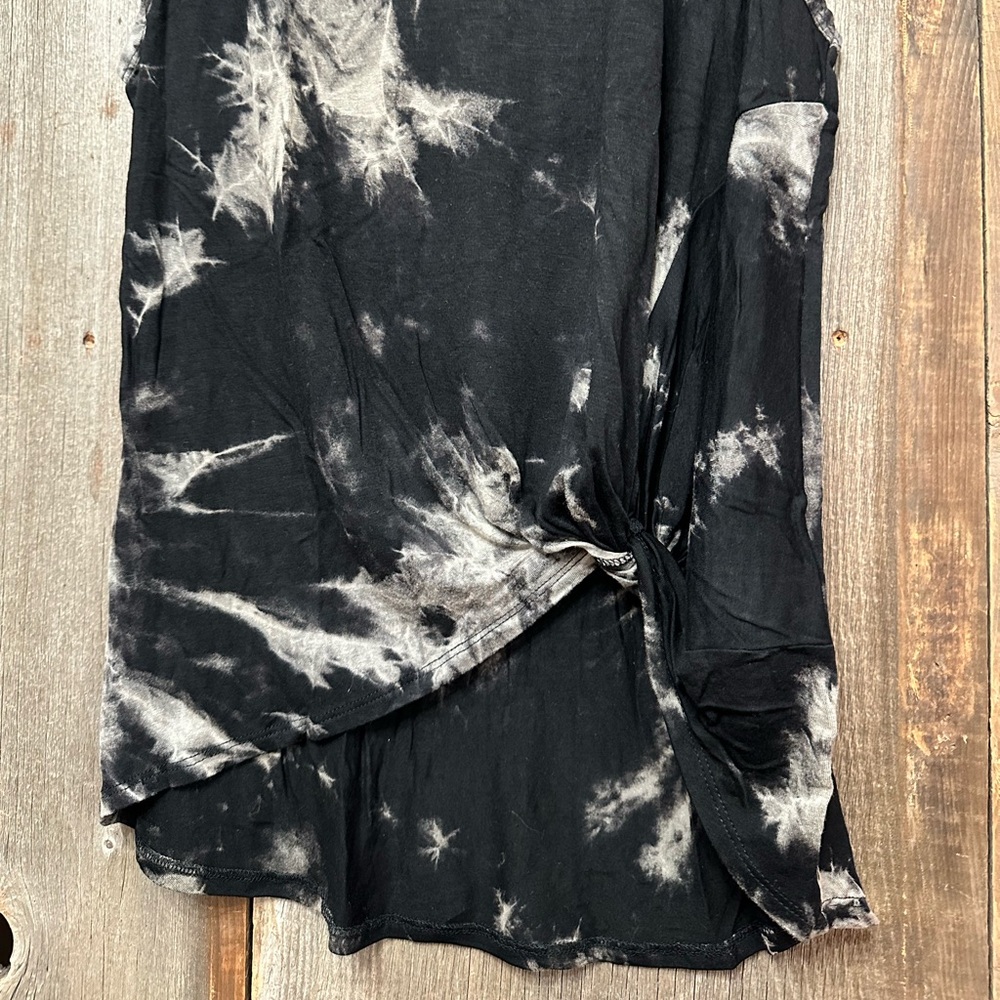 Petit Gâteau Twist Knot Front Tank Top in Black Tie Dye Size Large - Picture 3 of 11